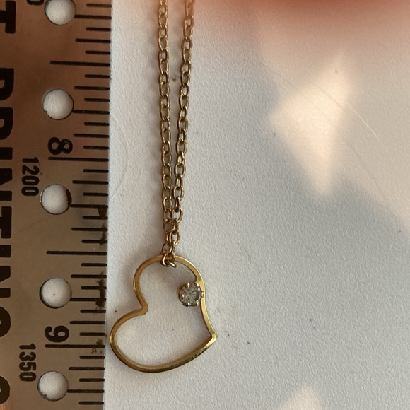 Vintage gold tone heart necklace with rhinestone - Picture 4 of 4